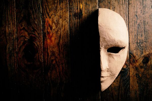 Faux-self et santé mentale : symptômes, causes, accompagnement