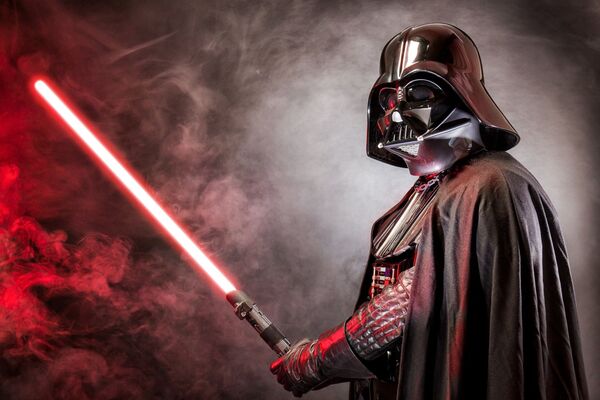 Dark Vador / Anakin Skywalker en thérapie : de l’enfant-sauveur au tyran galactique, un chemin pavé de peurs, d’abandon et de dissociation