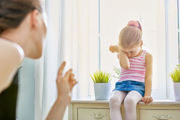 L’adultisme : un système de domination qui alimente les blessures d’enfance